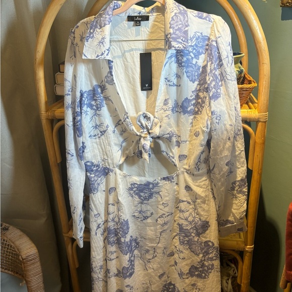 LulusFloral Blue and White Midi Dress NWT - Picture 3 of 7